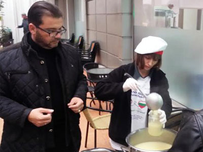 Храна за нуждаещи се във втория ден на Коледа